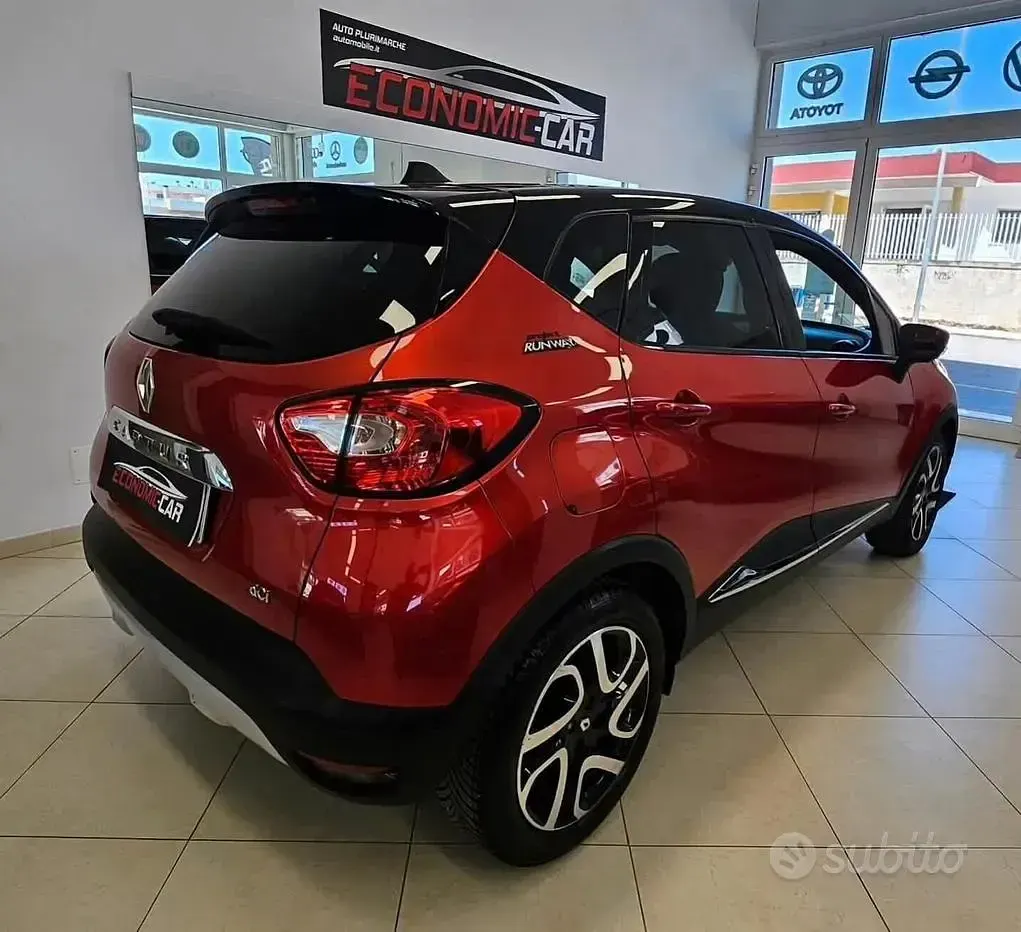 Usata Renault Captur Intens 90 CV (66 kW) 2016 Rosso SUV