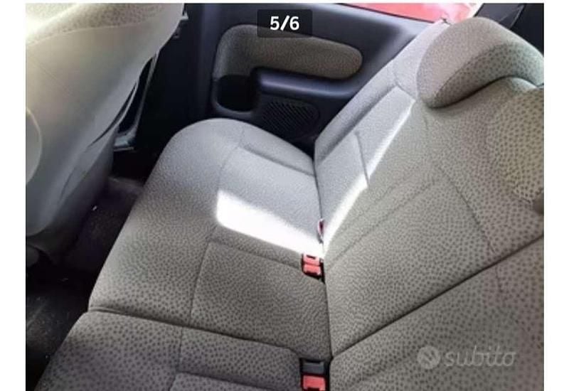 Usata Renault Clio II Authentique 65 CV (47 kW) 2005 Argento Berlina