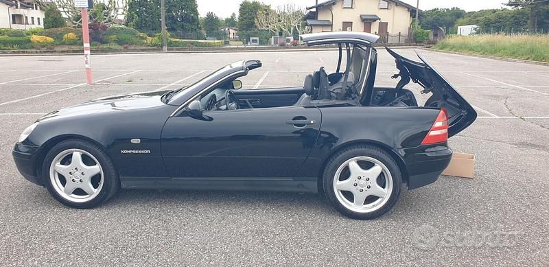 Usata Mercedes SLK230 193 CV (141 kW) 1998 Nero Cabrio