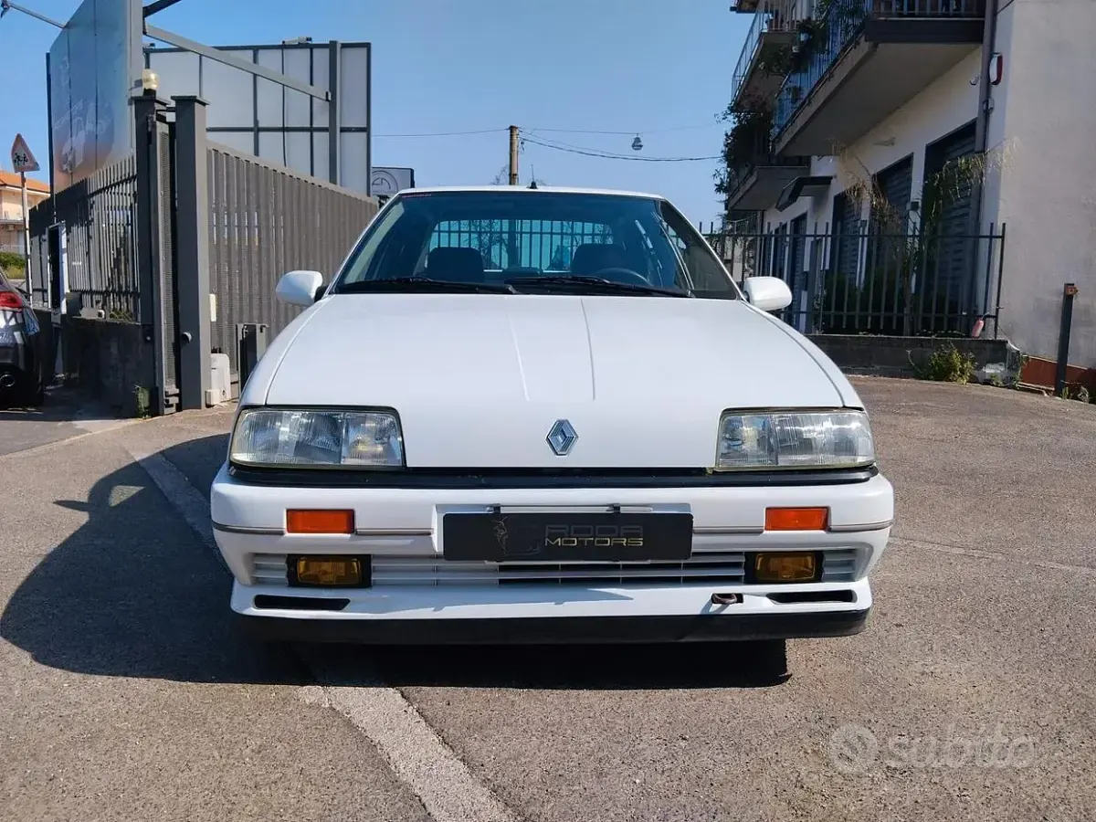 Usata Renault 19 137 CV (100 kW) 1991 Bianco Berlina
