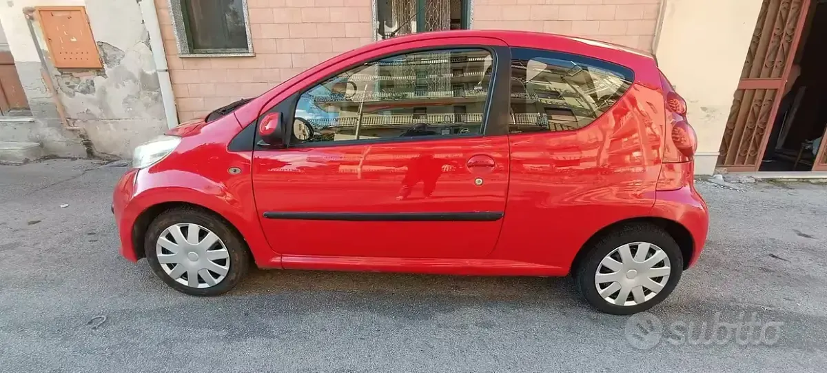 Usata Peugeot 107 68 CV (50 kW) 2008 Rosso Utilitaria