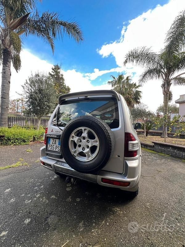 Usata Mitsubishi Pajero 160 CV (117 kW) 2003 Grigio SUV
