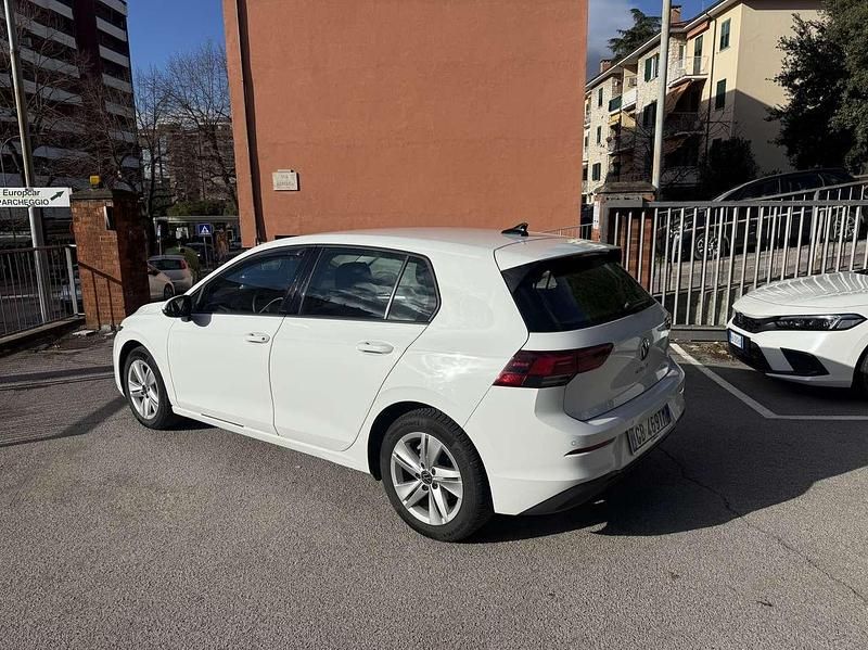 Usata VW Golf VIII Life 131 CV (96 kW) 2021 Bianco Berlina