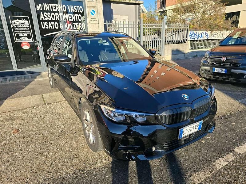 Usata BMW 318 Sport Line 150 CV (110 kW) 2022 Schwarz 2 Station wagon