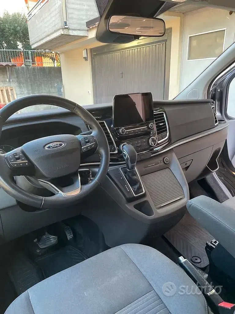 Usata Ford Tourneo Custom 131 CV (96 kW) 2021 Grigio Furgone