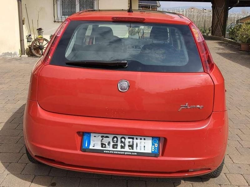 Usata Fiat Grande Punto Dynamic 77 CV (56 kW) 2009 Rosso Utilitaria