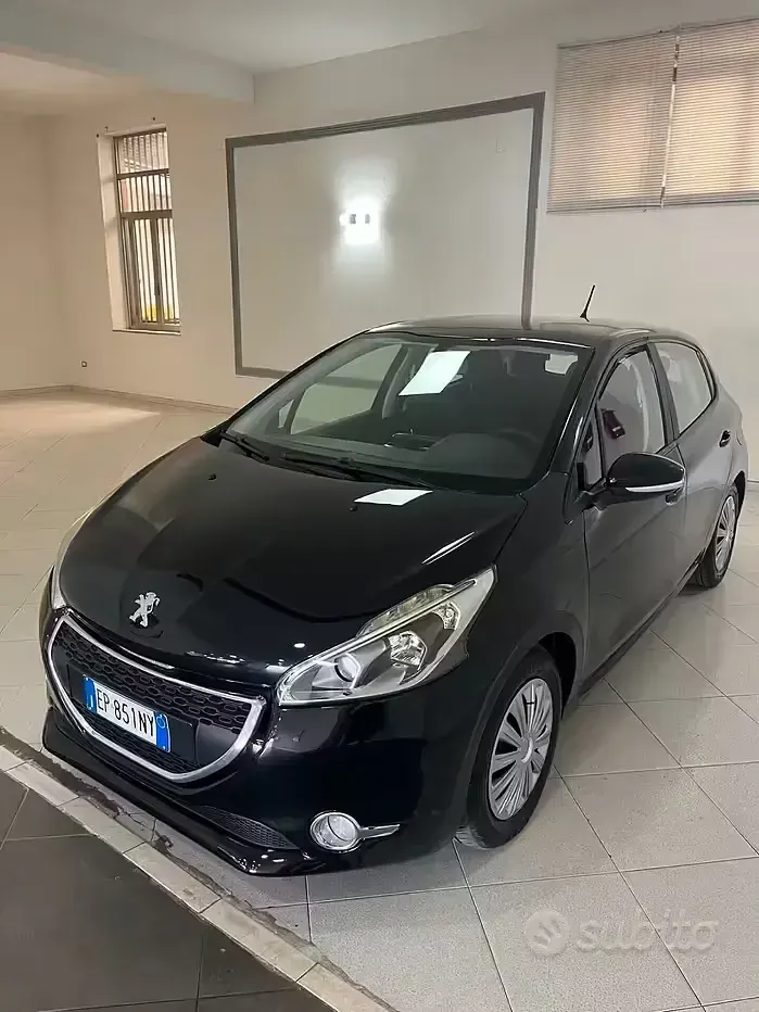 Usata Peugeot 208 Allure 82 CV (60 kW) 2013 Nero Utilitaria