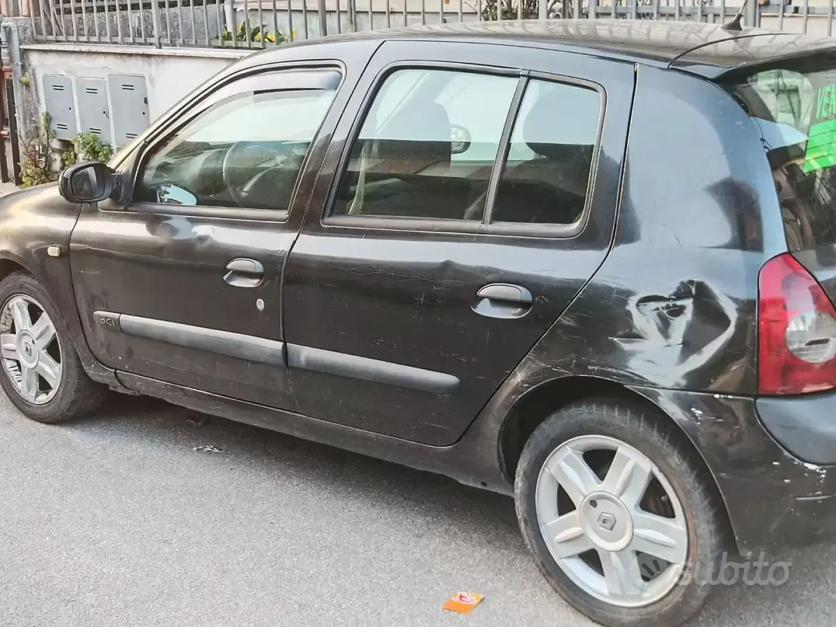Usata Renault Clio 82 CV (60 kW) 2004 Nero Utilitaria