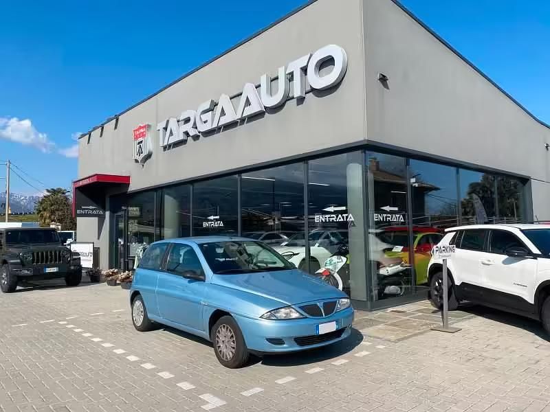 Usata Lancia Ypsilon 60 CV (44 kW) 2003 Blu Utilitaria