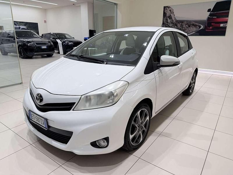 Bianco Usata 2014 Toyota Yaris Active Tre volumi | 6900 € (Ottimo prezzo) - Immagine 1/4
