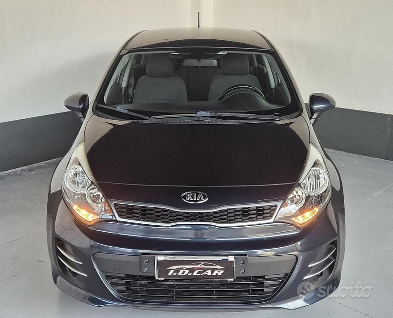 Usata Kia Rio Active 75 CV (55 kW) 2015 Blu Berlina