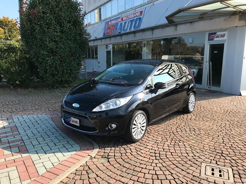 Nero Usata 2008 Ford Fiesta Ghia Due volumi | 5900 € (Molto cara) - Immagine 1/4