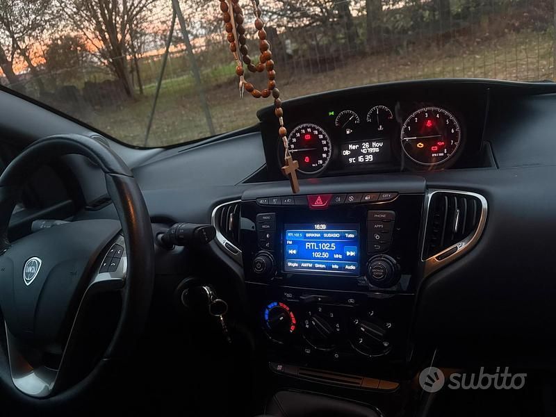 Usata Lancia Ypsilon 80 CV (58 kW) 2019 Nero Utilitaria