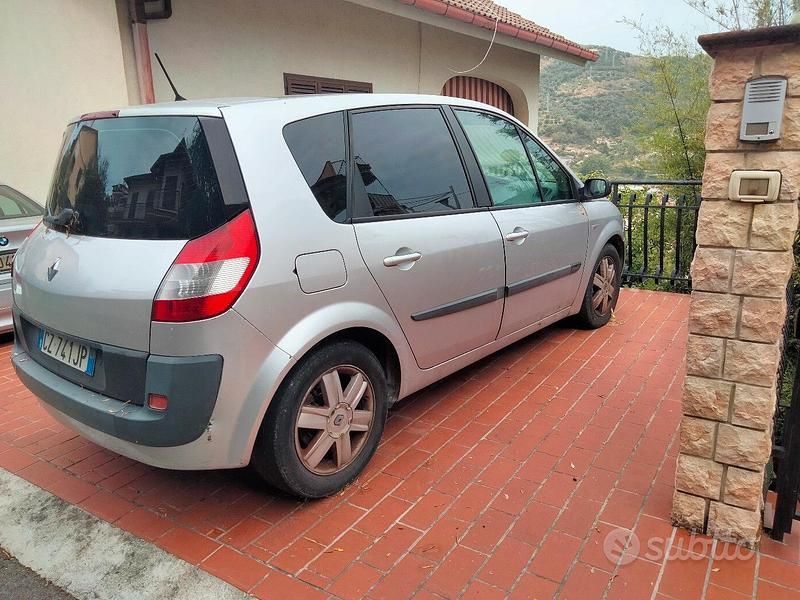 Usata Renault Scénic II 130 CV (95 kW) 2007 Grigio Monovolume