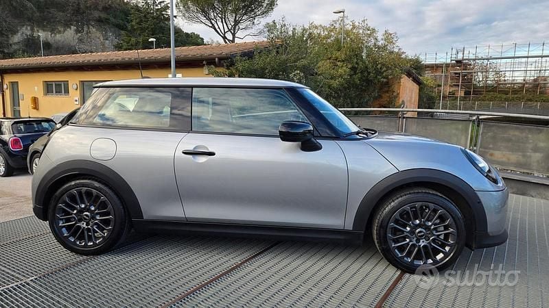 Grigio Usata 2024 Mini Cooper Essential Utilitaria | 26.500 € - Immagine 1/4