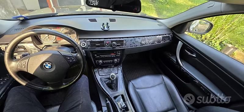 Usata BMW 318 140 CV (102 kW) 2008 Nero Station wagon