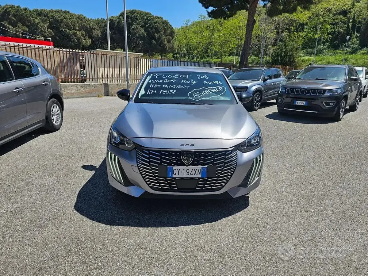 Usata Peugeot 208 Allure 101 CV (74 kW) 2025 Grigio Utilitaria