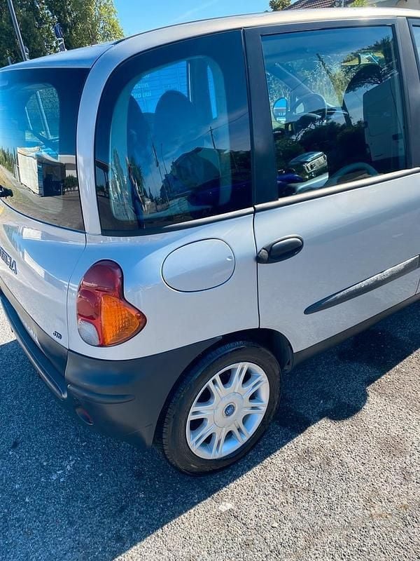Usata Fiat Multipla 110 CV (80 kW) 2001 Grigio Monovolume