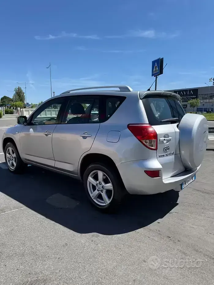 Usata Toyota RAV4 Luxury 136 CV (100 kW) 2007 Grigio SUV