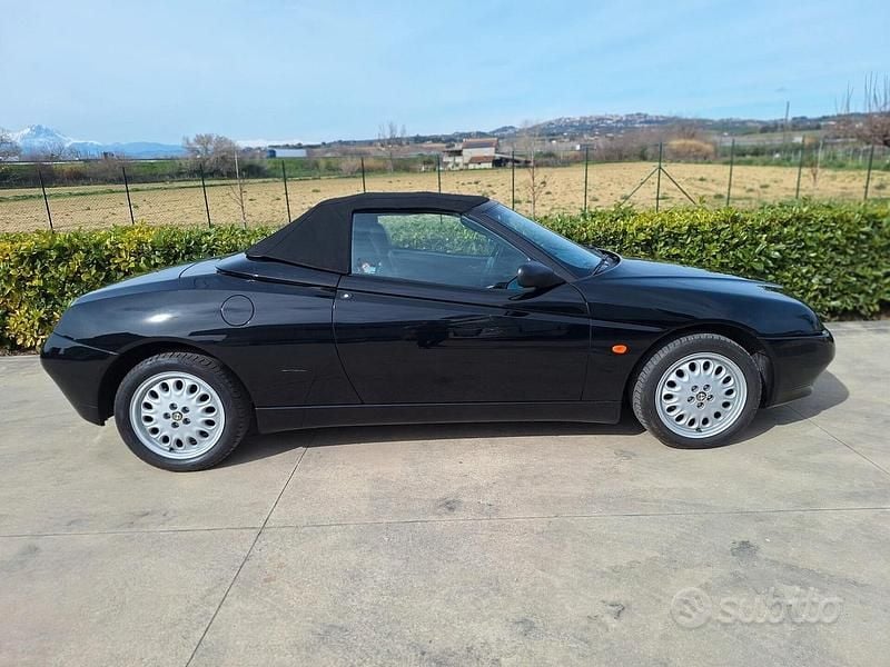 Usata Alfa Romeo GTV 150 CV (110 kW) 1999 Nero Coupé