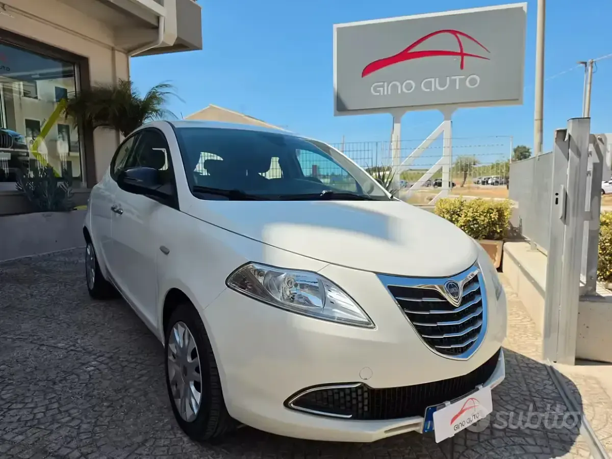 Usata Lancia Ypsilon Silver 69 CV (50 kW) 2013 Bianco Utilitaria
