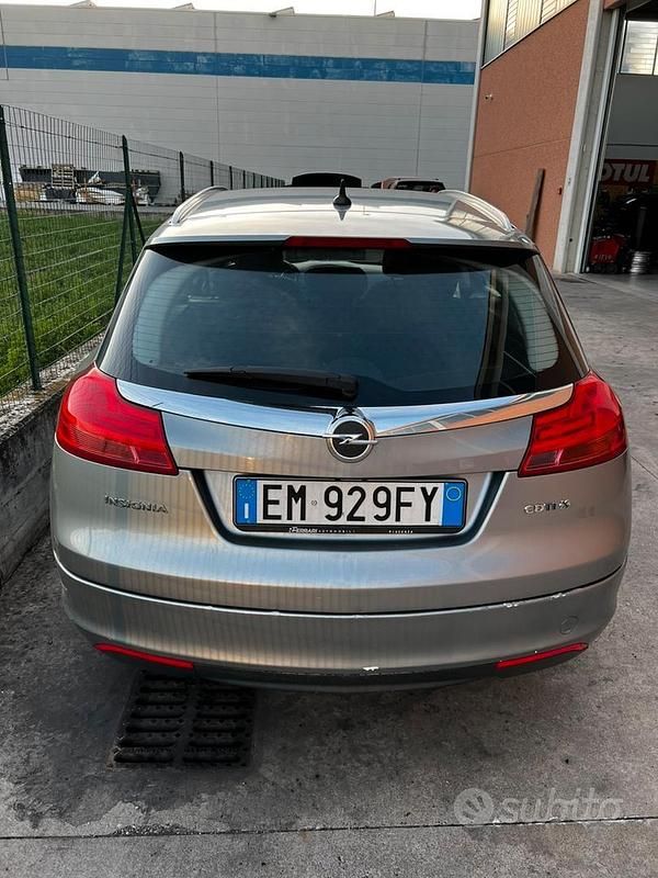 Usata Opel Insignia 170 CV (125 kW) 2012 Grigio Station wagon