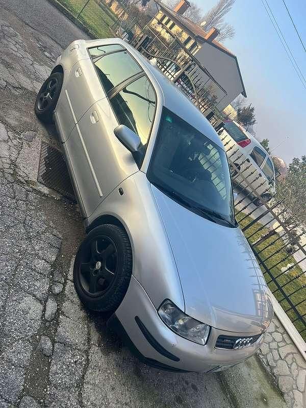 Usata Audi A3 Attraction 101 CV (74 kW) 2003 Utilitaria