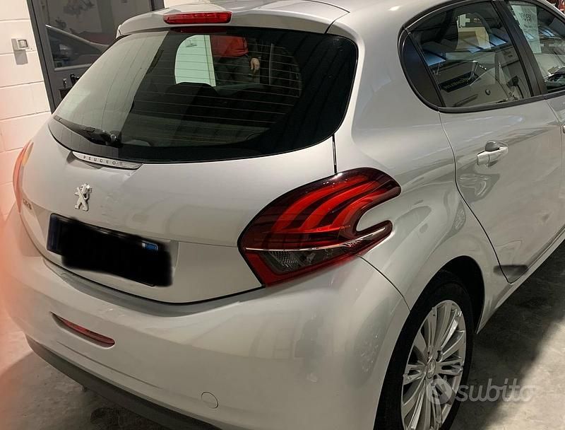 Usata Peugeot 208 2017 Grigio Utilitaria