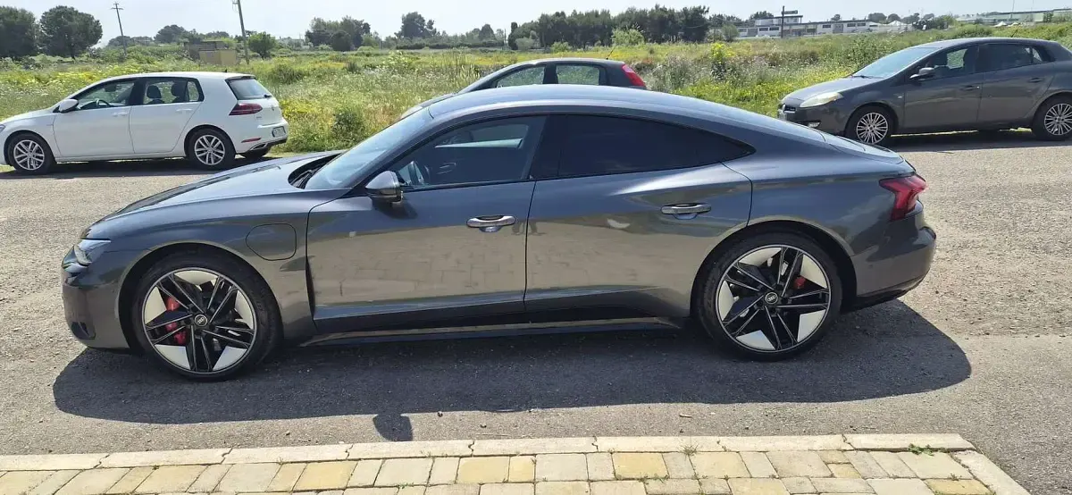 Usata Audi RS e-tron GT Ambiente 439 kW (598 CV) 2024 Grigio Berlina