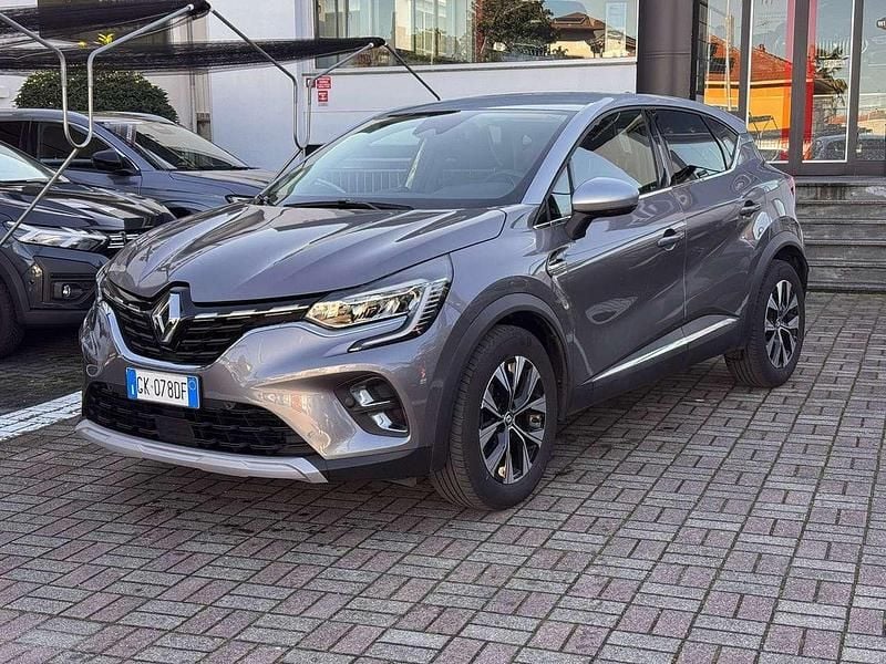 Usado Renault Captur Techno 140 CV (102 kW) 2023 Gris SUV