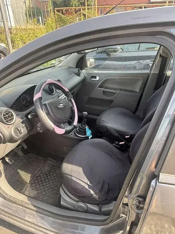 Usata Ford Fiesta Ambiente 75 CV (55 kW) 2003 Utilitaria