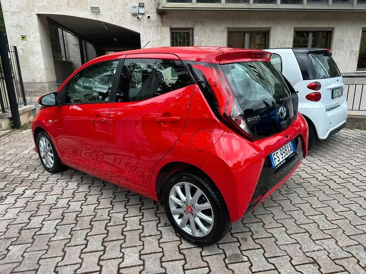 Usata Toyota Aygo Connect Style 72 CV (52 kW) 2019 Rosso Utilitaria