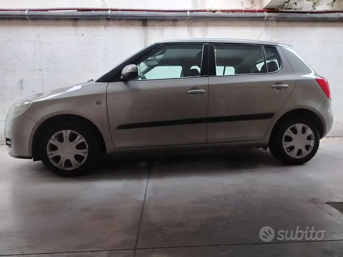 Usata Skoda Fabia 69 CV (50 kW) 2009 Grigio Utilitaria