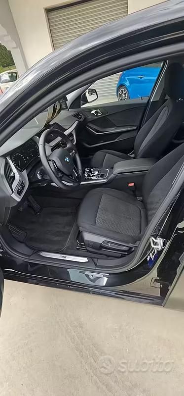 Usado BMW 116 Advantage 116 CV (85 kW) 2022 Negro Utilitario