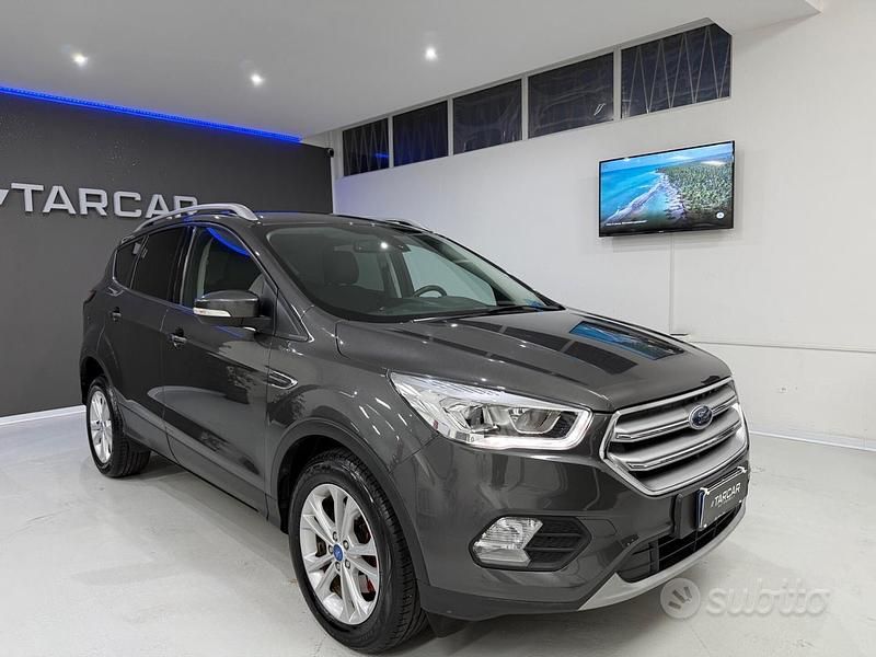 Usata Ford Kuga Titanium 120 CV (88 kW) 2018 Grigio SUV