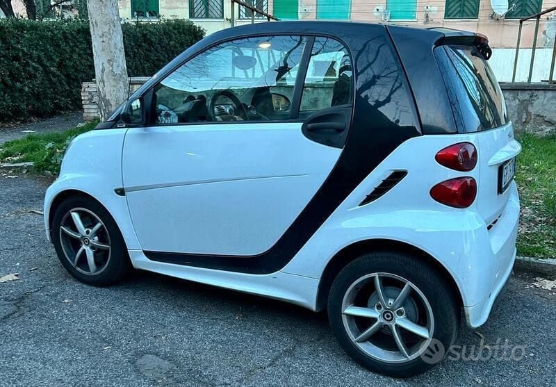 Usata Smart ForTwo Coupé 61 CV (44 kW) 2013 Utilitaria
