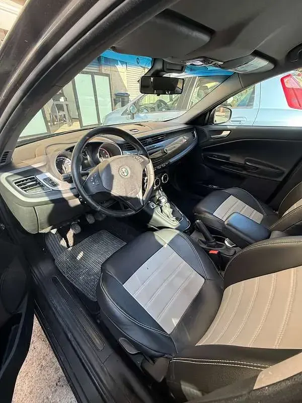 Usata Alfa Romeo Giulietta Exclusive 105 CV (77 kW) 2012 Grigio Utilitaria