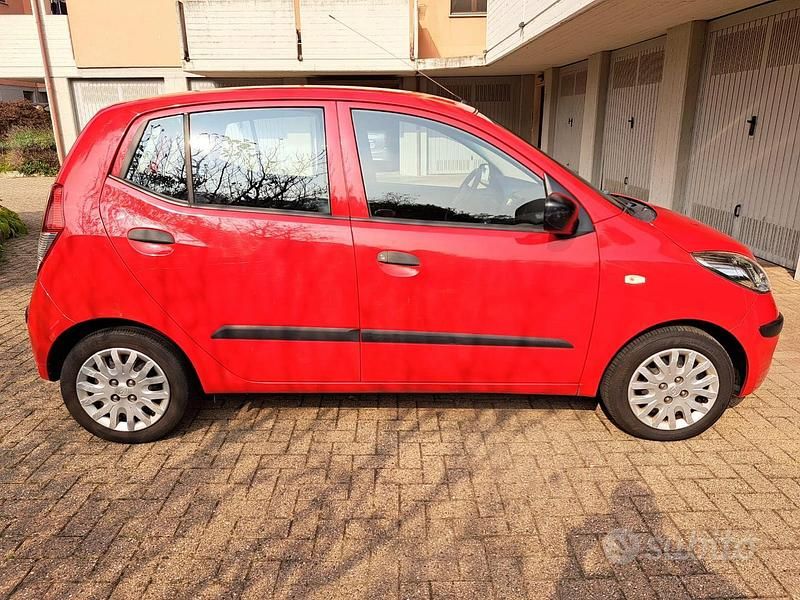 Usata Hyundai i10 Style 65 CV (47 kW) 2010 Rosso Utilitaria