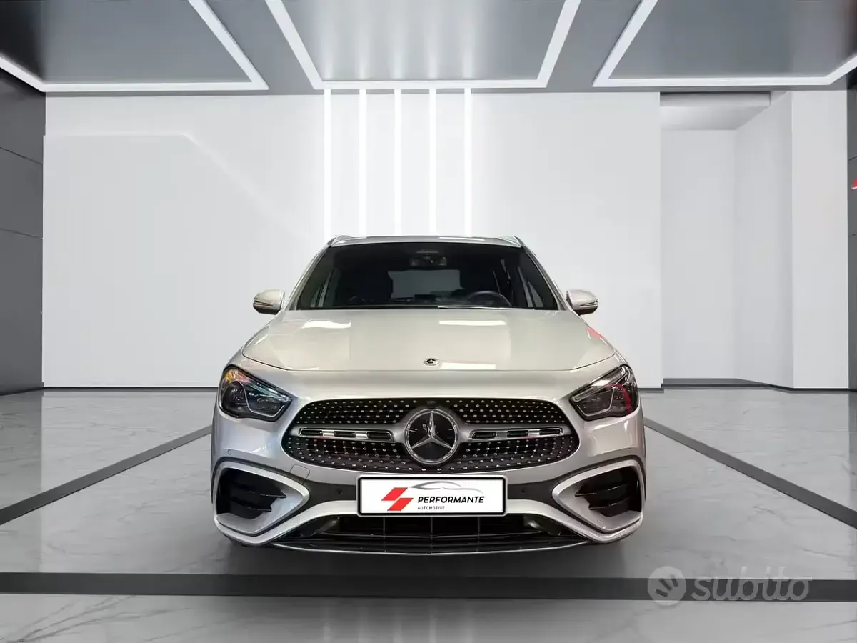 Usata Mercedes GLA200 AMG Line Premium Plus 150 CV (110 kW) 2025 Grigio SUV
