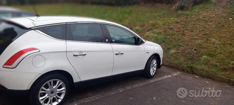 Usata Lancia Delta 120 CV (88 kW) 2013 Bianco Utilitaria