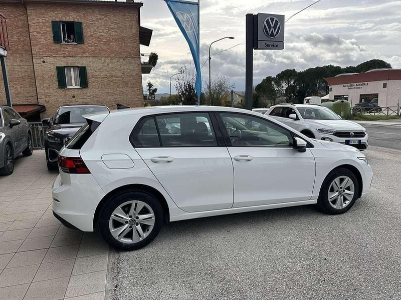 Usata VW Golf VIII Life 131 CV (96 kW) 2022 Bianco Berlina