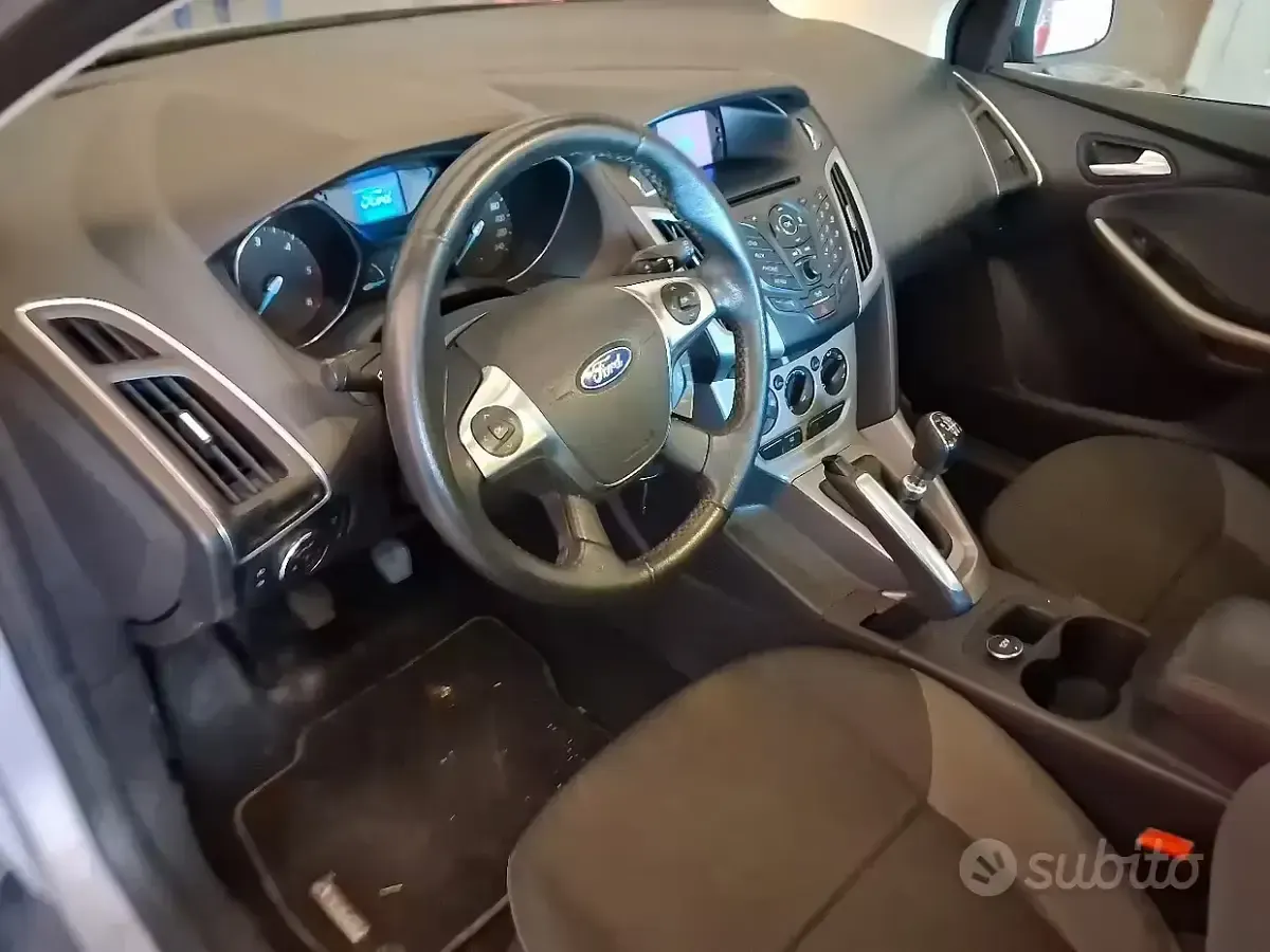 Usata Ford Focus 105 CV (77 kW) 2011 Grigio Berlina