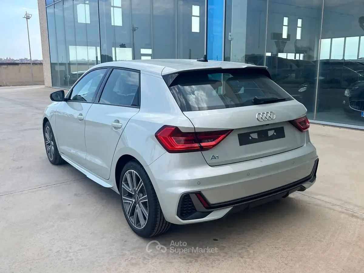 Nuova Audi A1 S-Line 116 CV (85 kW) 2026 Argento SUV