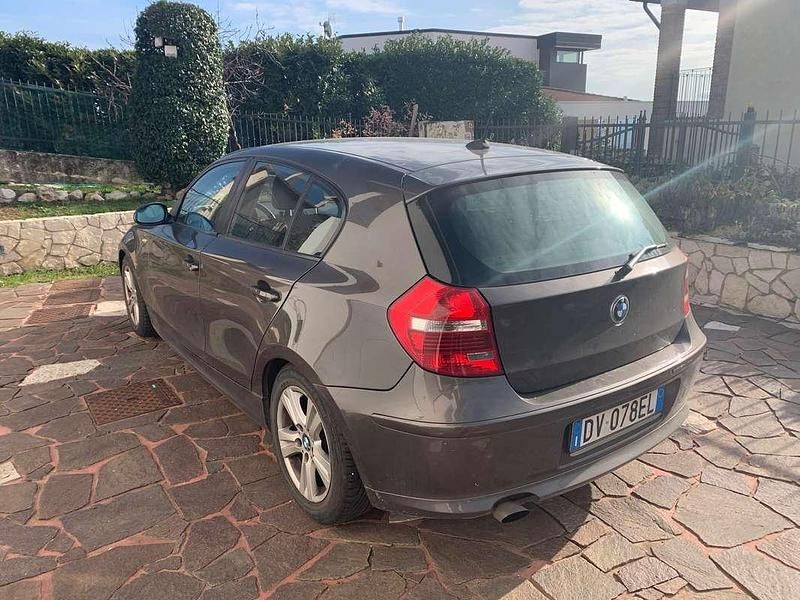 Usata BMW 118 143 CV (105 kW) 2009 Grigio Utilitaria