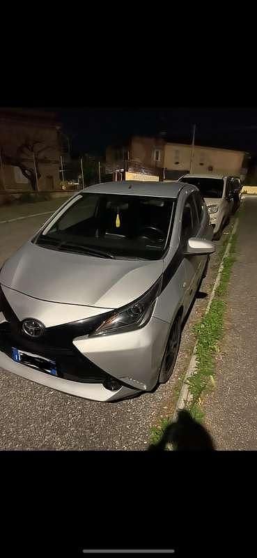 Usata Toyota Aygo X-pure 69 CV (50 kW) 2016 Utilitaria