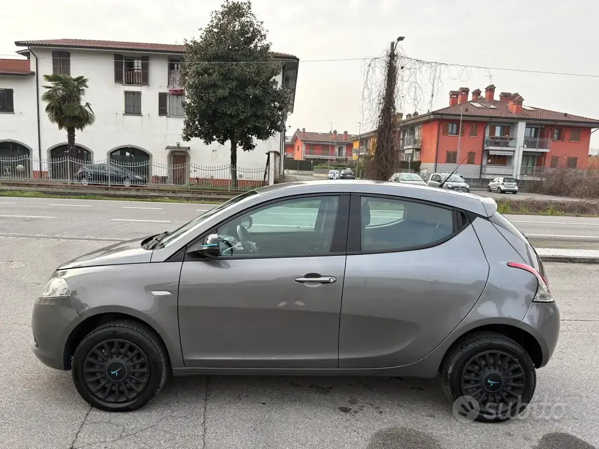 Usata Lancia Ypsilon Gold 80 CV (58 kW) 2013 Grigio Utilitaria