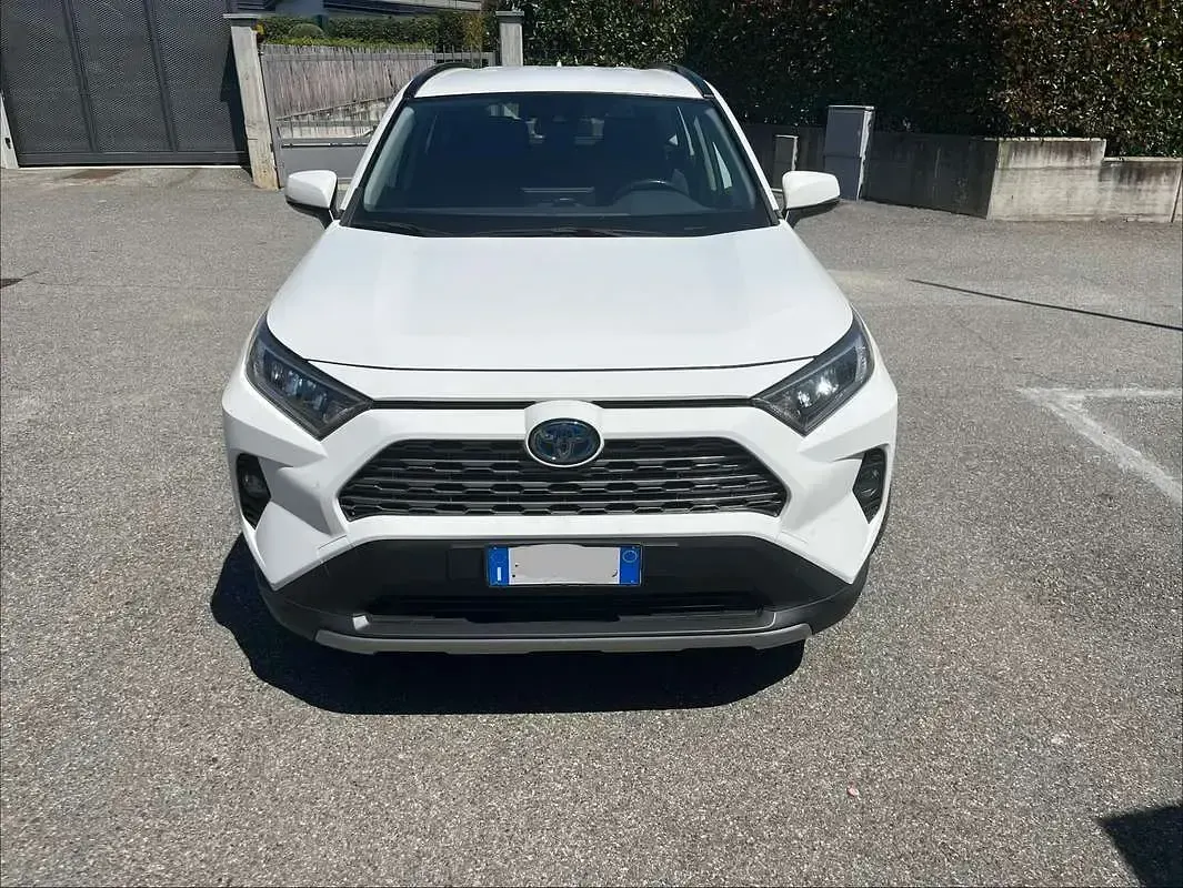 Usata Toyota RAV4 Hybrid Active 178 CV (130 kW) 2019 Bianco SUV