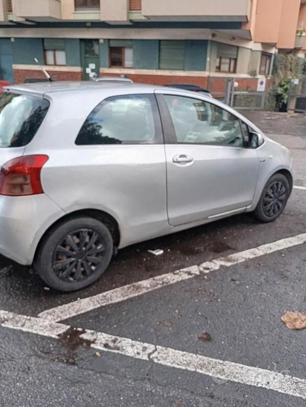 Begagnad Toyota Yaris 90 HK (66 kW) 2007 Grå Sedan