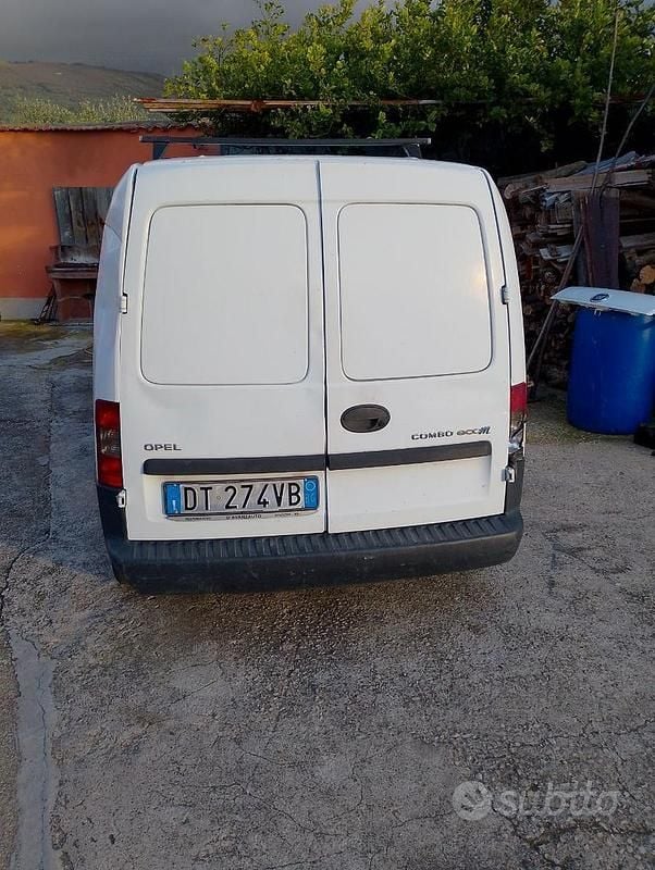 Usata Opel Combo 97 CV (71 kW) 2008 Monovolume