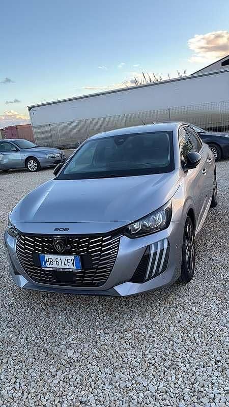 Usata Peugeot 208 Allure 101 CV (74 kW) 2023 Utilitaria